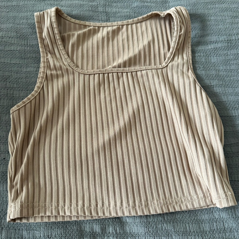 Size L Creame/Brown color crop top